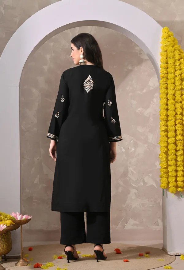 Syrish_Noor_Black_Cotton_Dual-Tone_Hand_Embroidered_Chikankari_Kurta