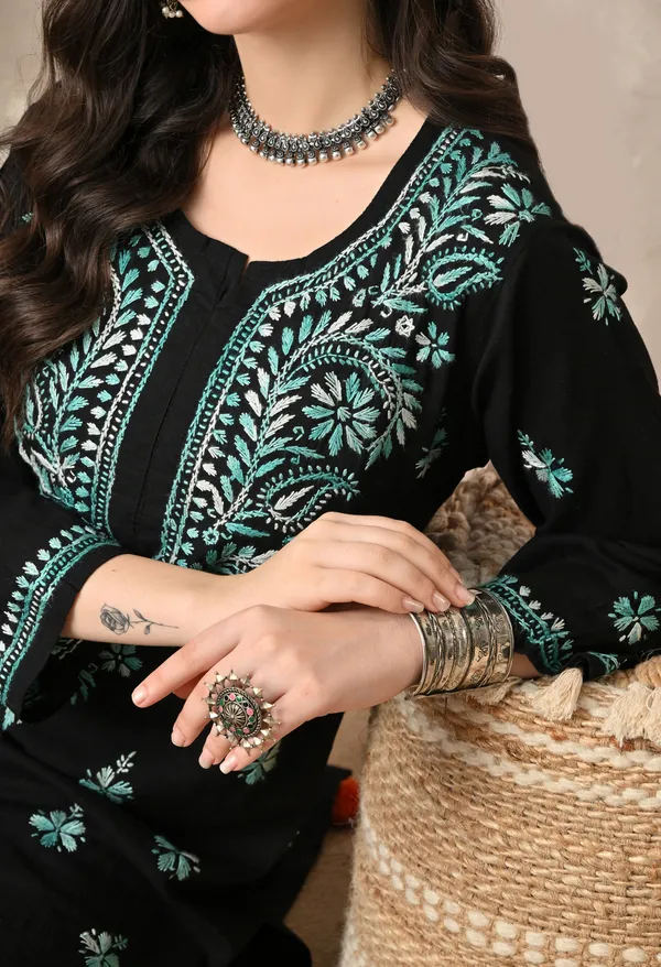 Syrish_Noor_Black_Cotton_Dual-Tone_Hand_Embroidered_Chikankari_Kurta