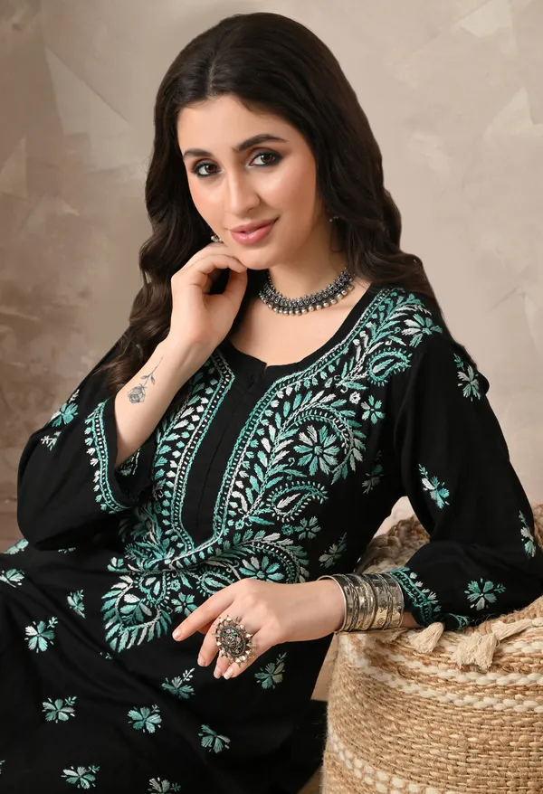 Syrish_Noor_Black_Cotton_Dual-Tone_Hand_Embroidered_Chikankari_Kurta