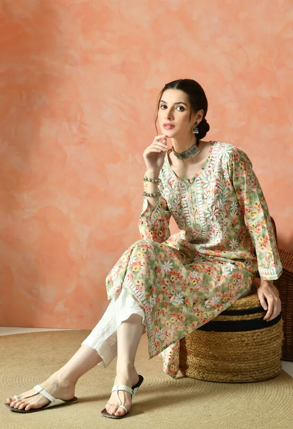Hand-Embroidered_Chikankari_Mulmul_Straight_Kurta_�_Green_Floral