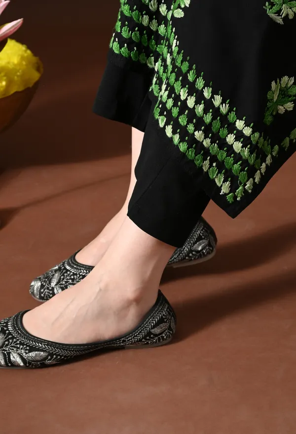 Black_Green_Aura_Floral_Chikankari_Straight_Kurta