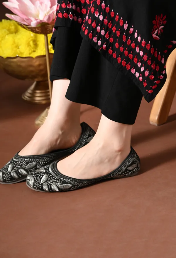 Black_Ruby_Handcrafted_Chikankari_Kurta