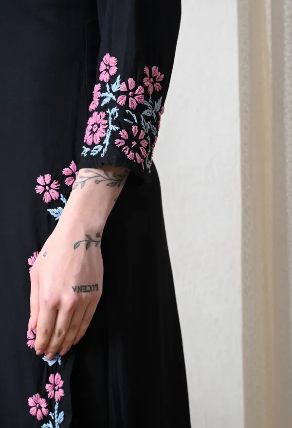 Black_Hand_Embroidered_Chikankari_Rayon_Kurta_with_Pink_Floral_Thread_Work