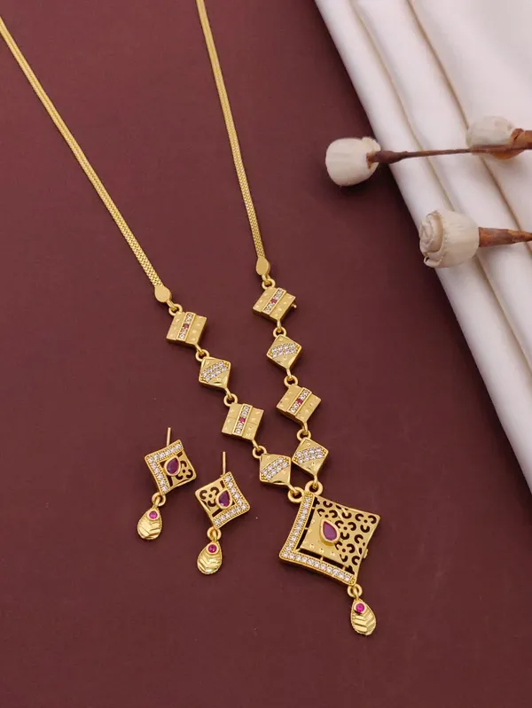 Gold_Brass_&_Copper_Chain_Pendant_For_Women