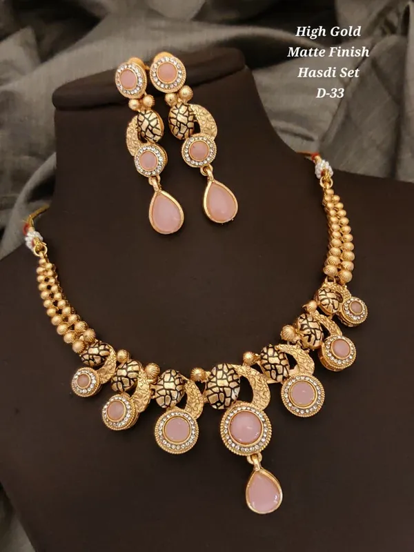 Gold_Brass_&_Copper_Necklace_Set_For_Women