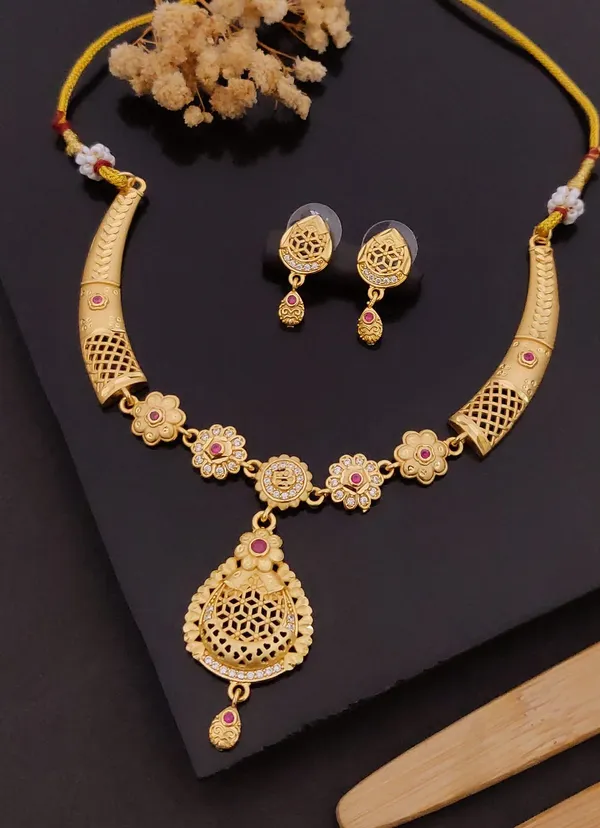 Gold_Brass_&_Copper_Necklace_Set_For_Women