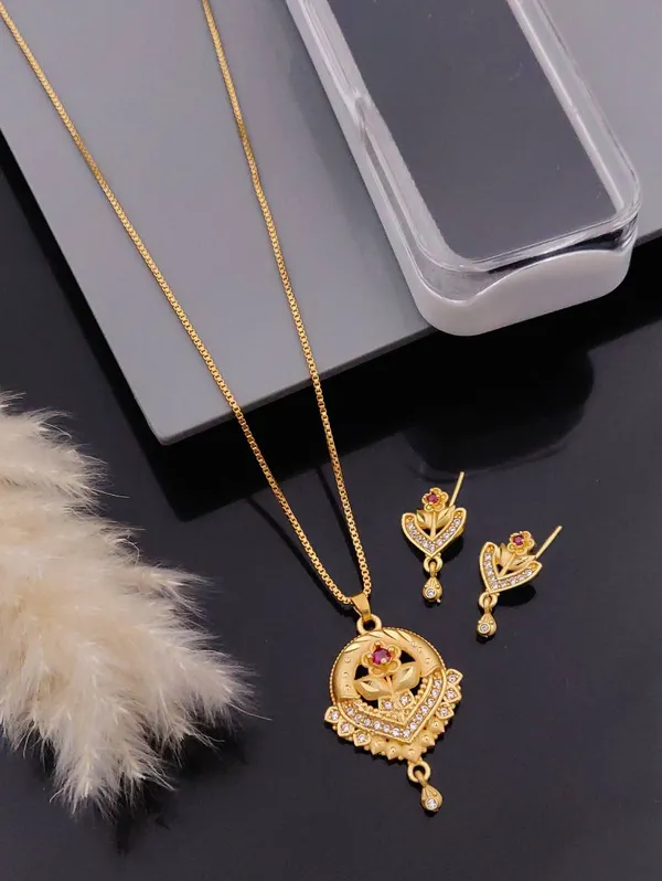 Gold_Brass_Copper_Imitation_Chain_Pendant_For_Women