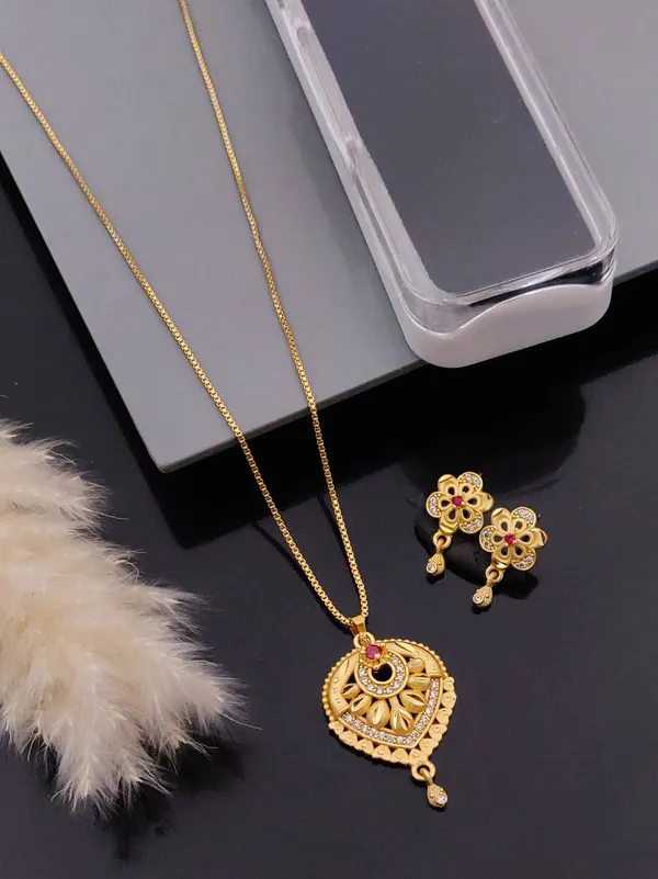 Gold_Brass_Copper_Chain_Pendant_For_Women
