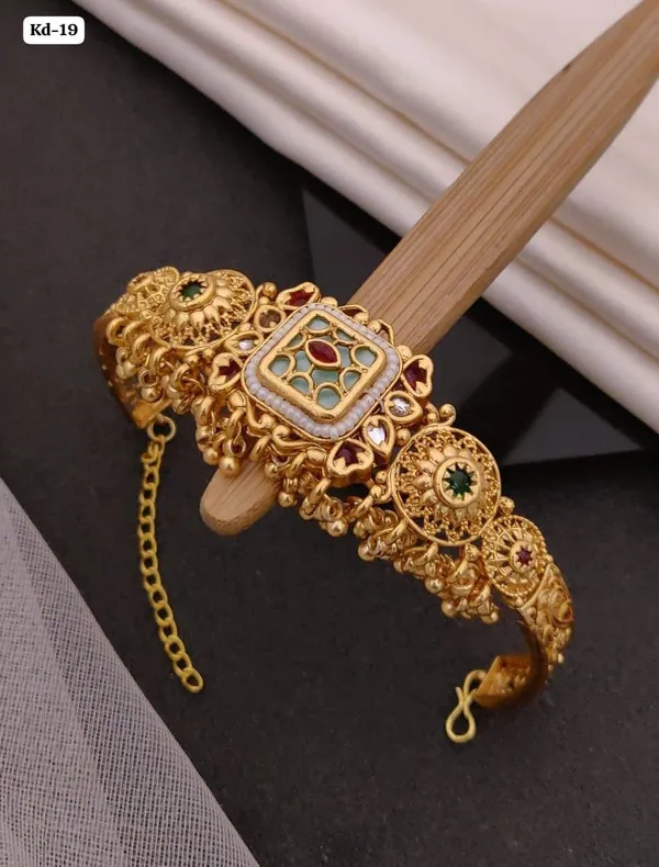 Gold_Brass_Copper_Classic_Bracelet_For_Women