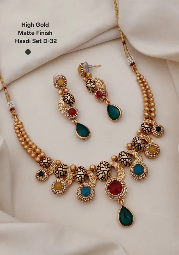 Gold_Brass_Copper_Necklace_Set_For_Women