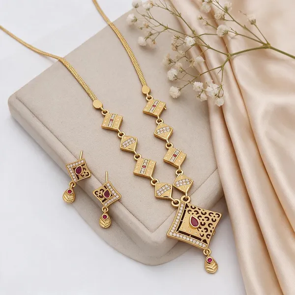 Gold_Brass_&_Copper_Chain_Pendant_For_Women