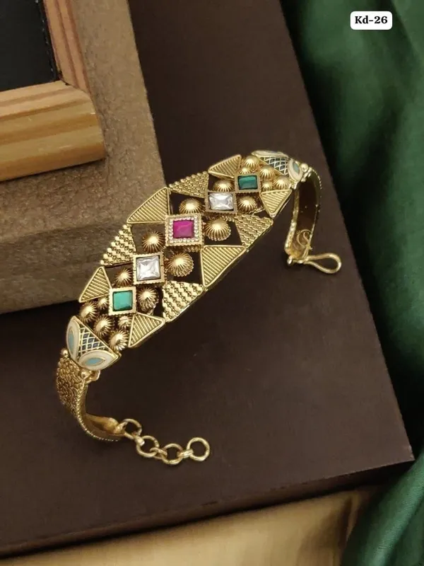 Gold_Brass_Copper_Classic_Bracelet_For_Women
