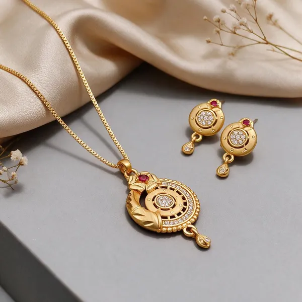 Gold_Brass_Copper_Imitation_Chain_Pendant_For_Women
