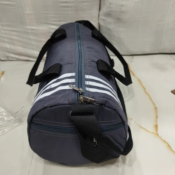 Grey_Sports_Duffel_Bag_for_Unisex