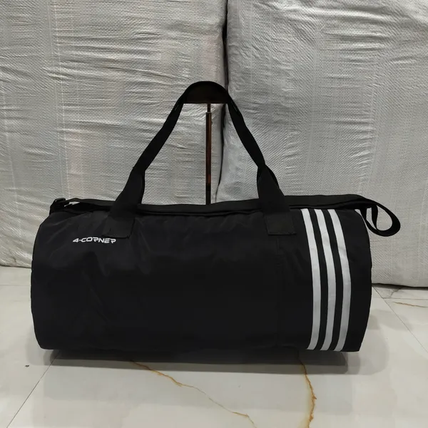 Black_Duffle_Sports_Bag_for_Unisex