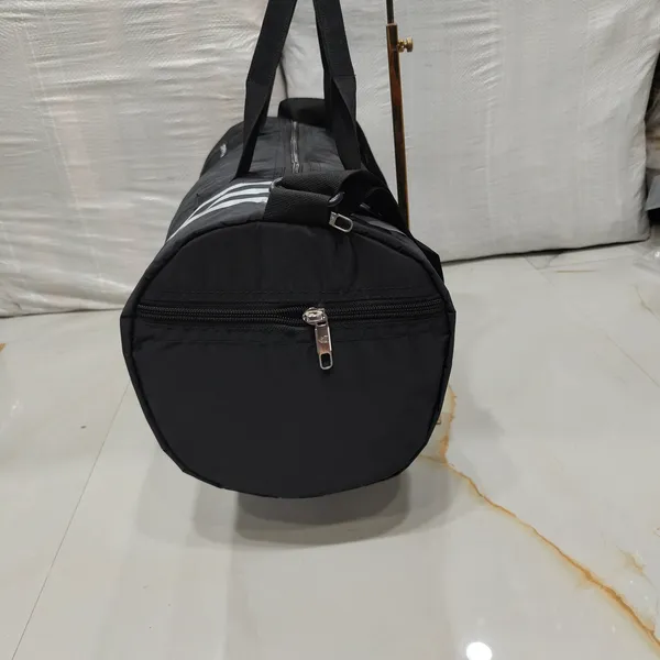 Black_Duffle_Sports_Bag_for_Unisex