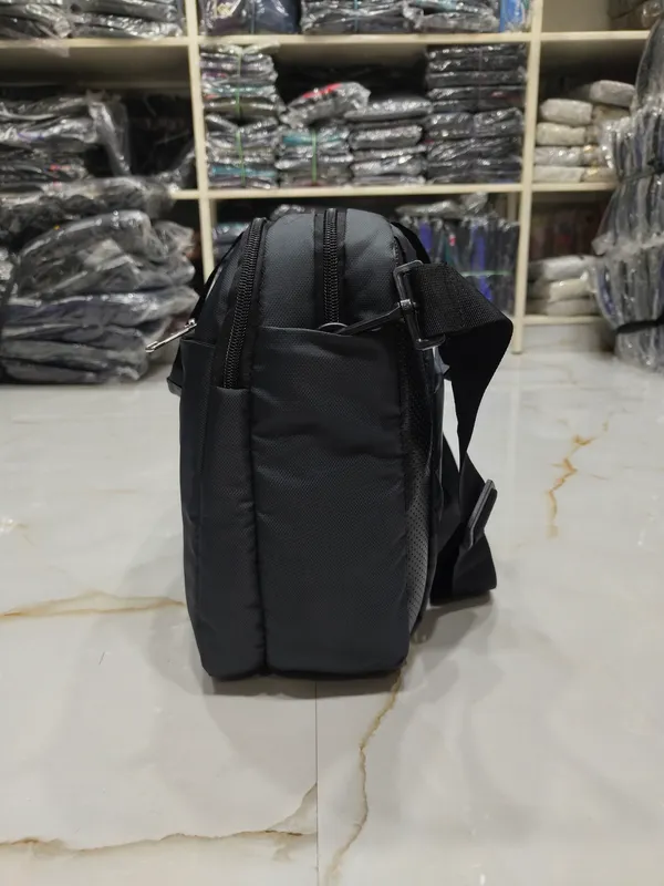 4-CORNER-MESSENGER_bagblack