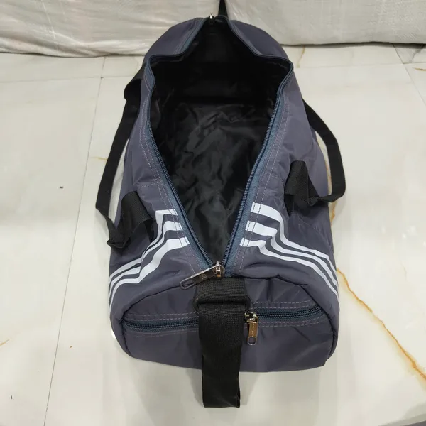 Grey_Sports_Duffel_Bag_for_Unisex