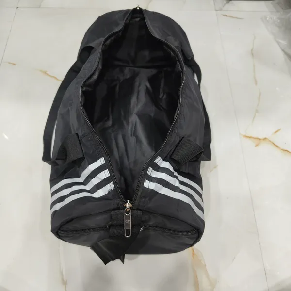 Black_Duffle_Sports_Bag_for_Unisex