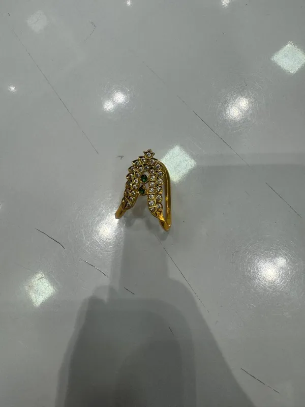 Gold_Tone_Embellished_Pendant_for_Women