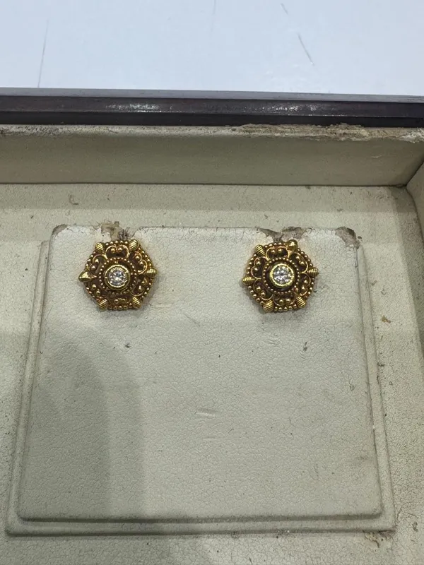Gold_Tone_Floral_Stud_Earrings_for_Women