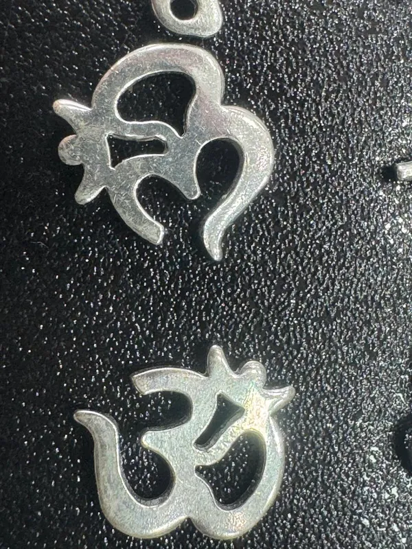 Silver_Tone_Om_Pendant_Charms_for_Men_And_Women