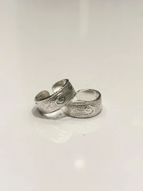 Silver-Tone_Textured_Adjustable_Ring_Set_for_Women