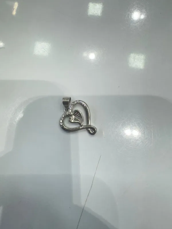 Silver_Tone_Heart_Shaped_Pendant