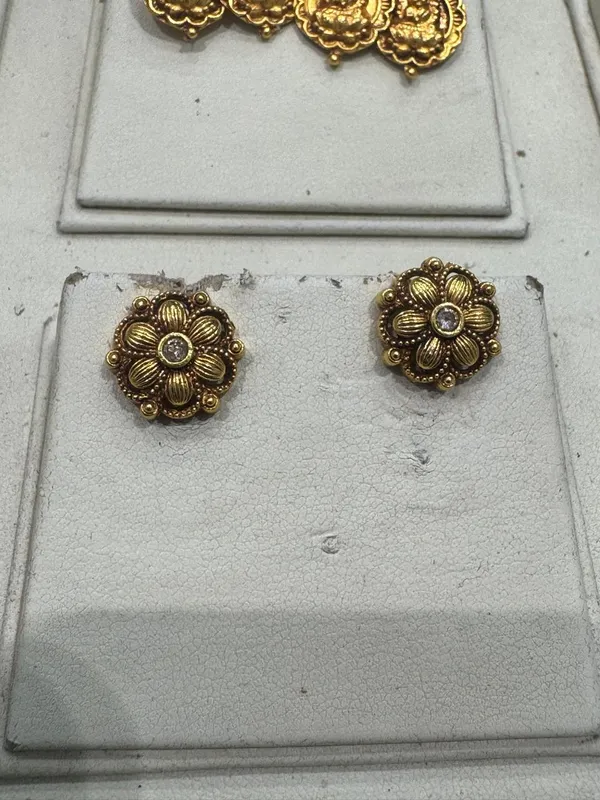 Antique_Gold_Floral_Stud_Earrings_For_Women