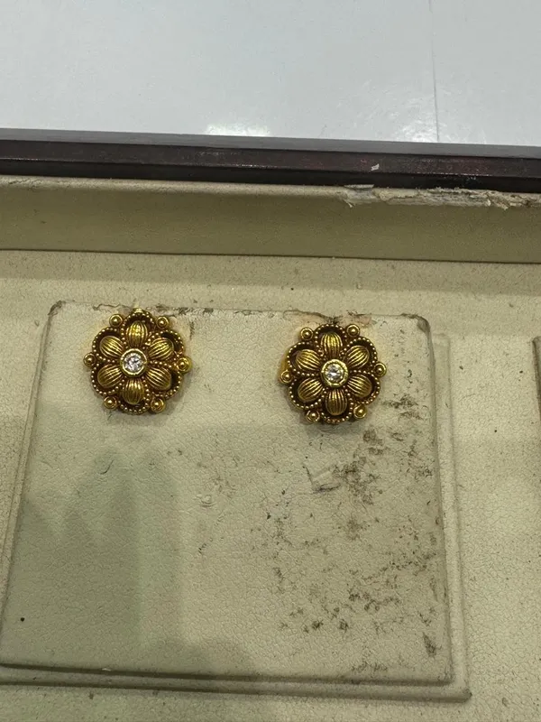 Gold-Tone_Floral_Stud_Earrings_for_Women