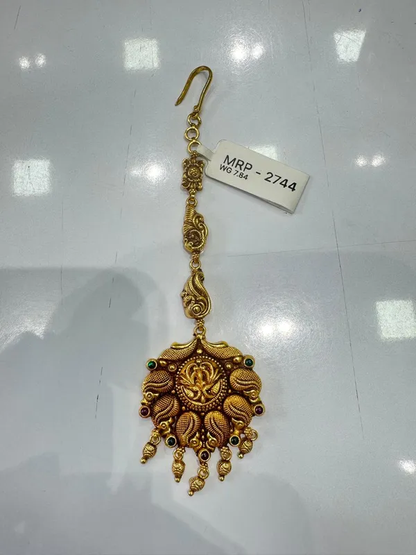 Gold_Tone_Ganesha_Motif_Dangler_Earring_for_Women