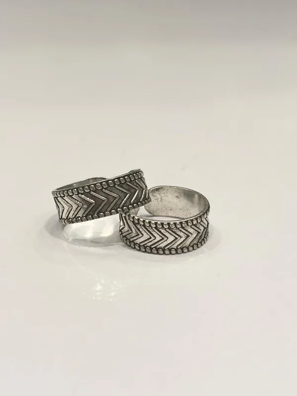 Silver-Toned_Oxidized_Chevron_Bangles_for_Women