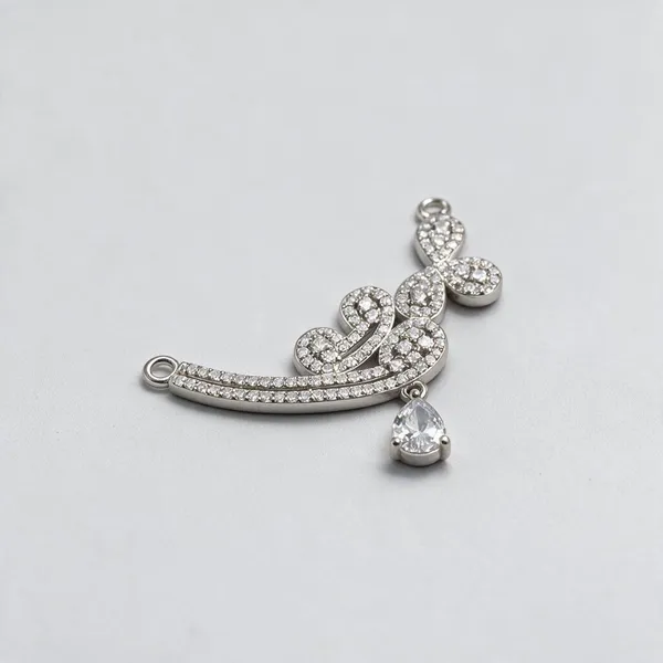 Silver_Elegant_Design_Pendant_For_Women
