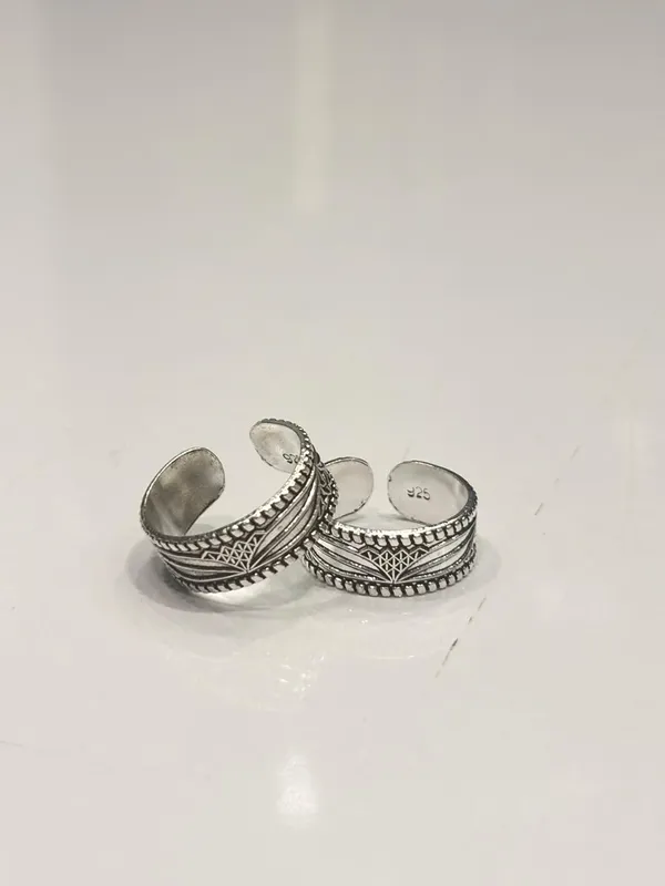 Silver_Tone_Oxidised_Adjustable_Toe_Rings_for_Women