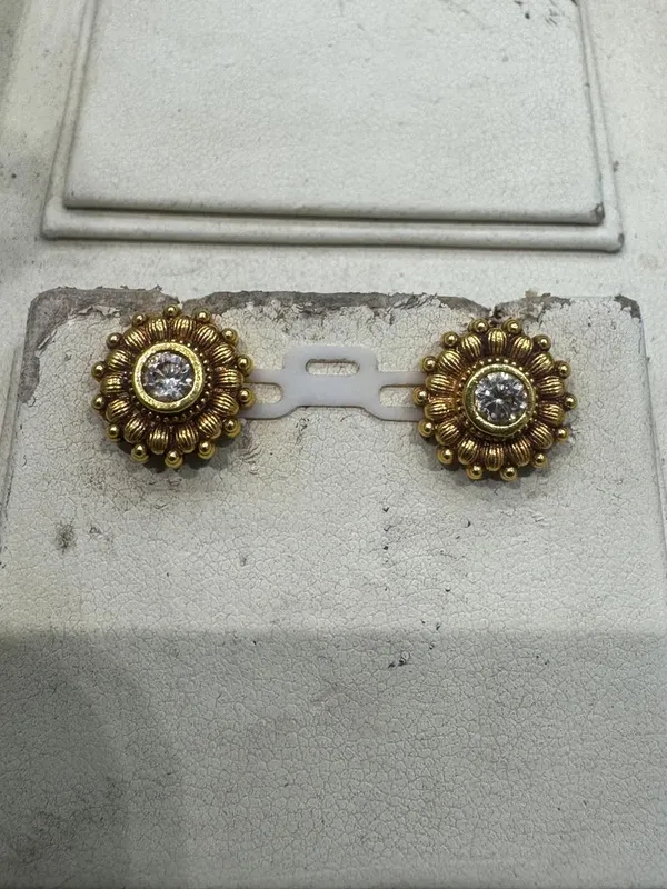 Gold-Tone_Floral_Stud_Earrings_for_Women
