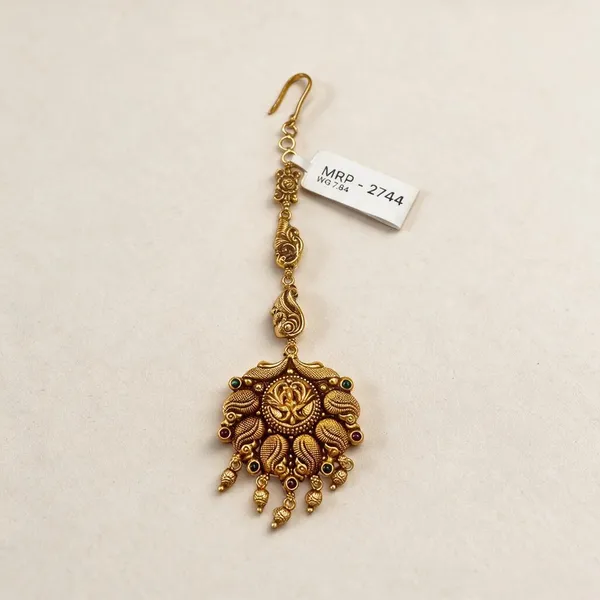 Gold_Elegant_Design_Temple_Mangtika_For_Women