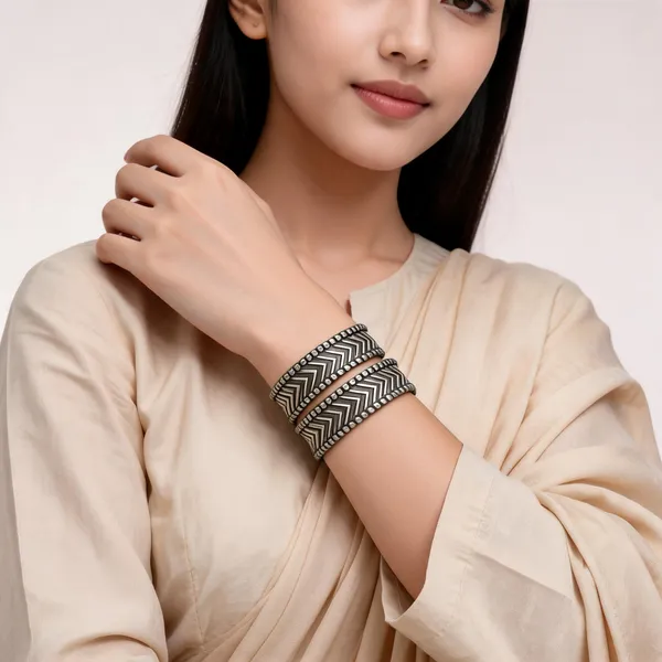 Silver_Oxidised_Chevron_Pattern_Bangles_For_Women