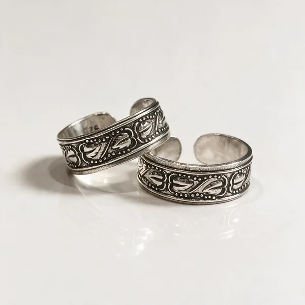 Silver_Oxidised_Paisley_Adjustable_Toe_Rings_For_Women