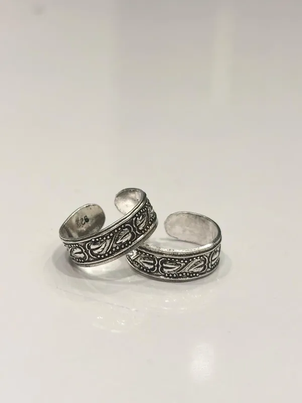 Silver_Oxidised_Adjustable_Toe_Rings_For_Women