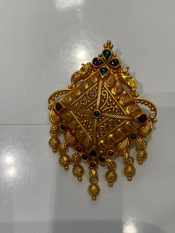 Gold_Tone_Traditional_Pendant_For_Women
