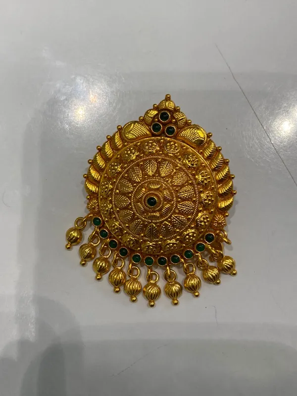 Gold_Tone_Traditional_Embellished_Pendant_for_Women