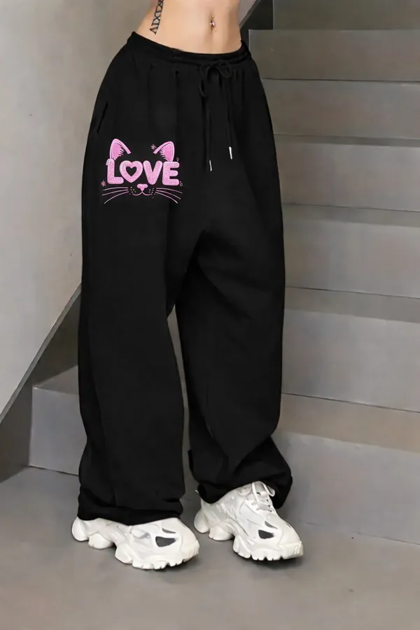 Black_Cotton_Graphic_Print_Track_Pants_For_Women
