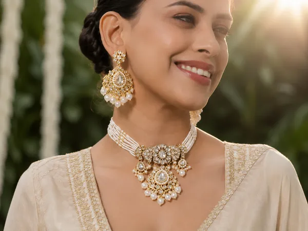 Multicolor_Kundan_Pearl_Layered_Choker_Set_For_Women