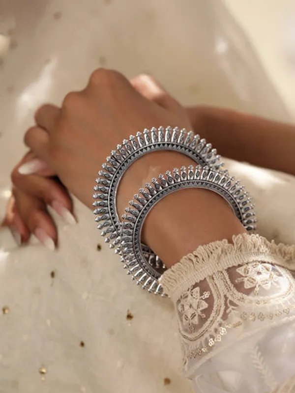 Silver_Oxidised_Sunburst_Ethnic_Statement_Bangles_For_Women