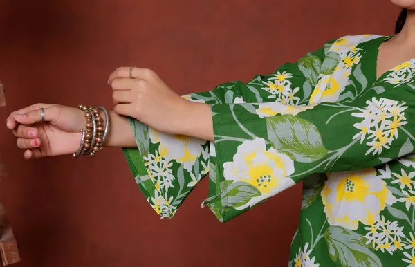 Green_Floral_Print_Straight_Kurti_For_Women