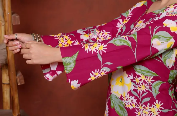 Magenta_Floral_Print_Long_Sleeve_Top_for_Women