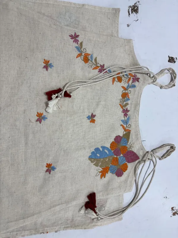 White_Floral_Embroidered_Kurta_Set_for_Women