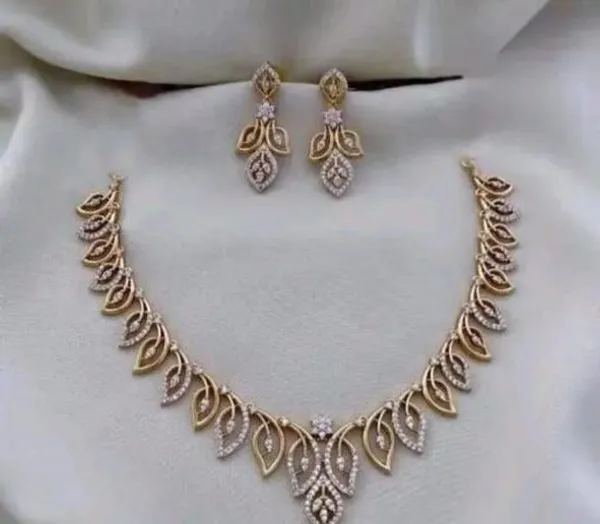Gold_Tone_Leaf_Motif_Necklace_And_Earrings_Set_For_Women