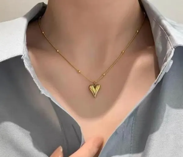 Gold_Tone_Beaded_Chain_Heart_Pendant_Necklace_For_Women