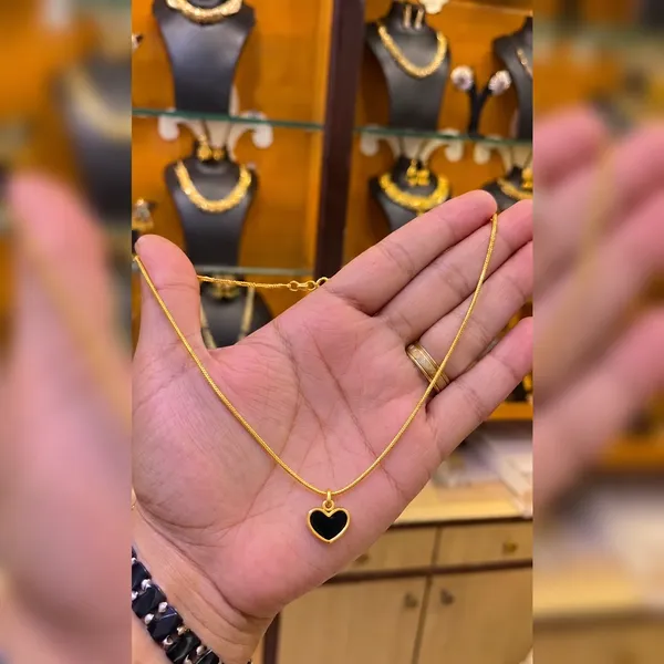 Gold_Tone_Black_Heart_Pendant_Necklace_For_Women